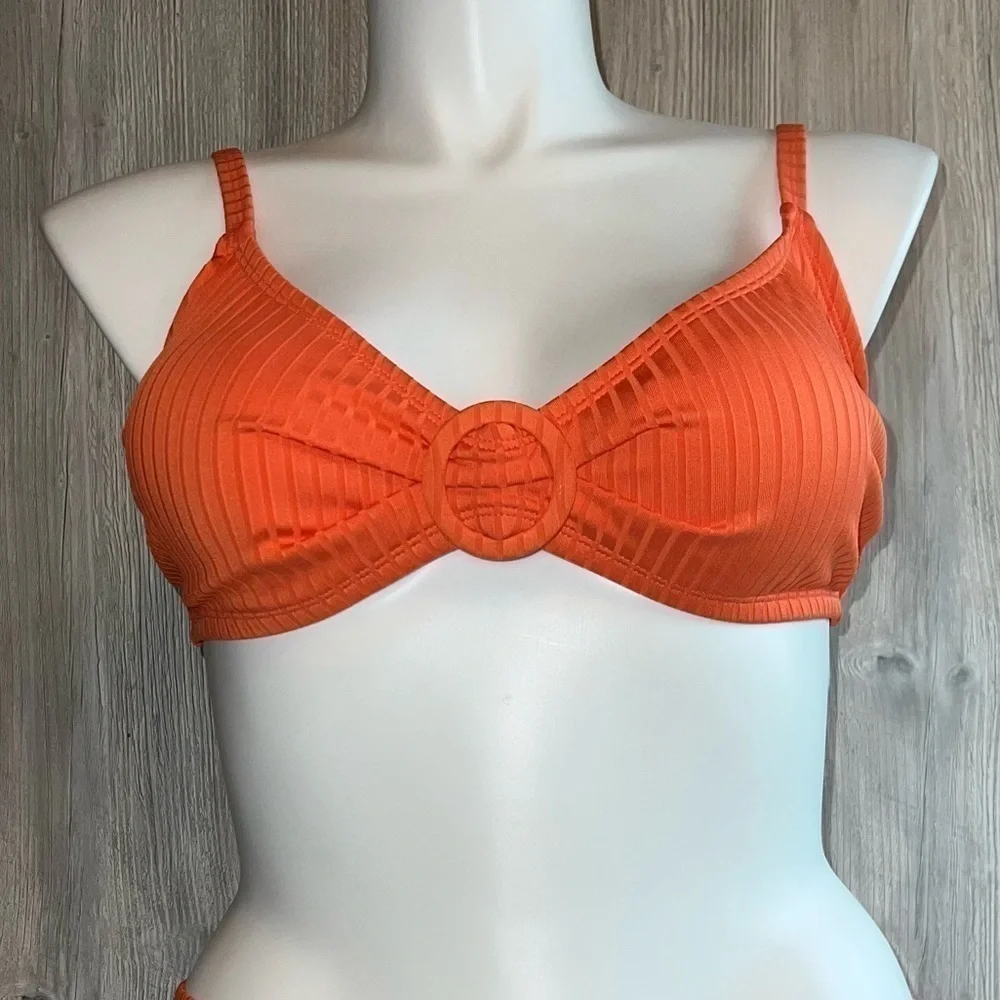 NWT Freshwater Ribbed design and an O-ring detail on this bikini top XXL orange